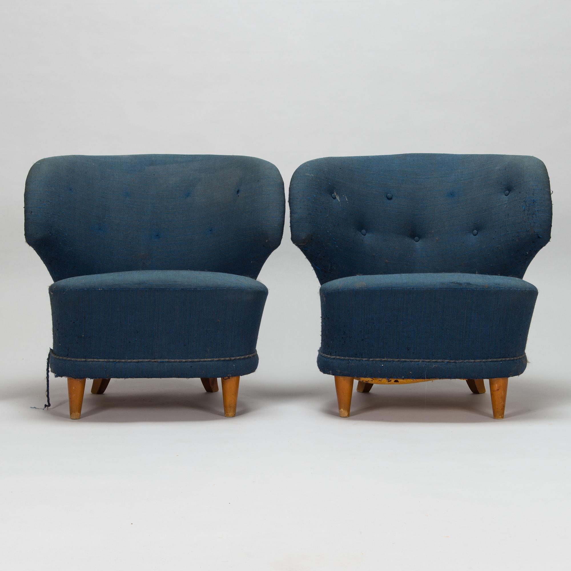 A pair of 1950s armchairs.