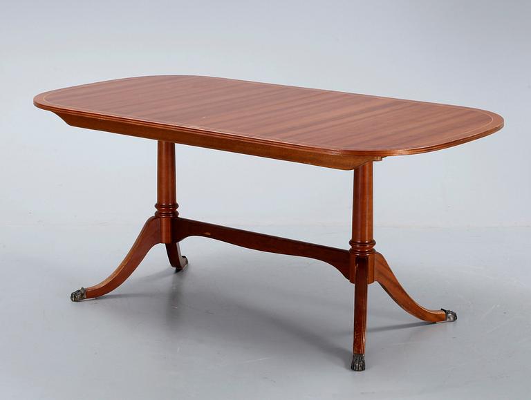 MATBORD, en iläggsskiva, engelsk stil, 1900-tal.