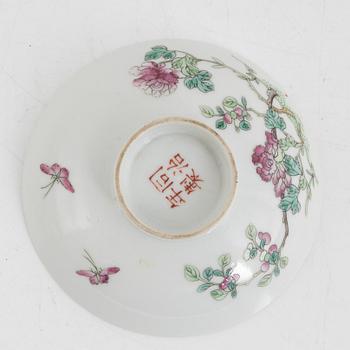 A pair of Chinese famille rose porcelain covers, and three saucers, late Qing dynasty, 19th century.