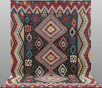 A Kelim carpet, 292 x 206 cm.