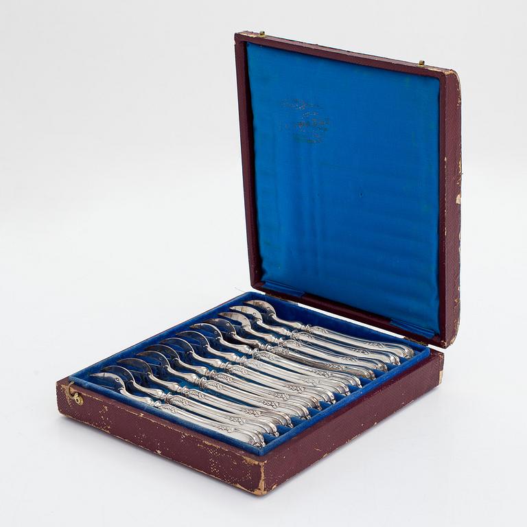 A set of twelve silver oyster forks. Maker's mark PDR with star, French export mark.