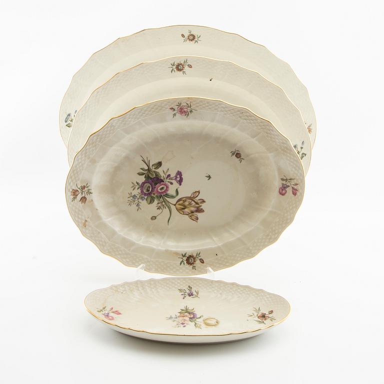 Servis ca 60 dlr "Frijsenborg" Royal Copenhagen Danmark 1900-talets mitt porslin.