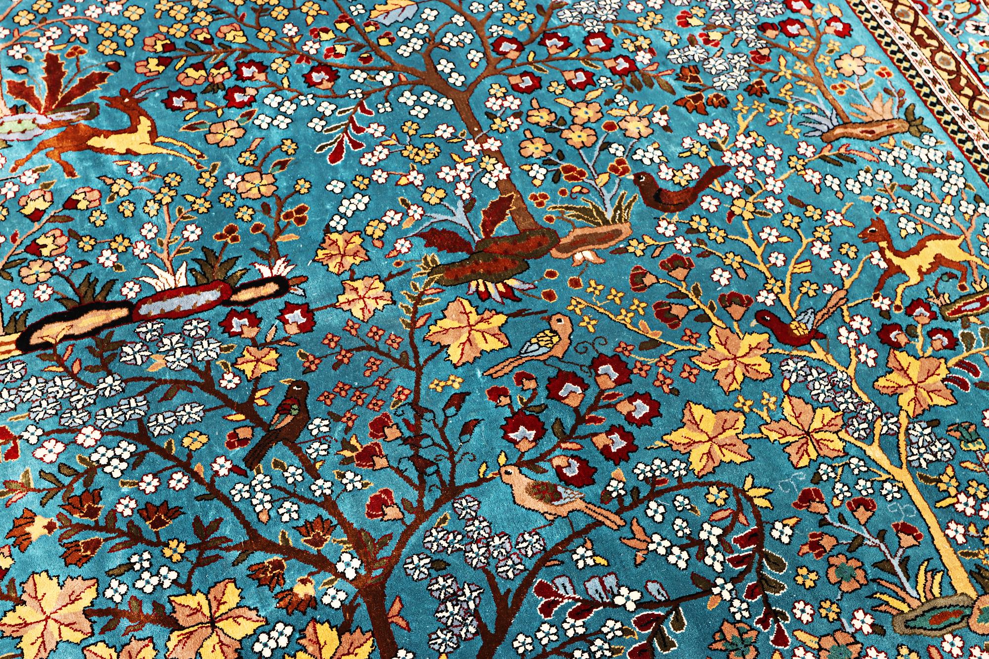 An all silk oriental carpet, a. 280 x 185 cm.