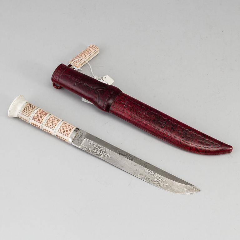PENTTI TURUNEN, a reindeer horn knife.