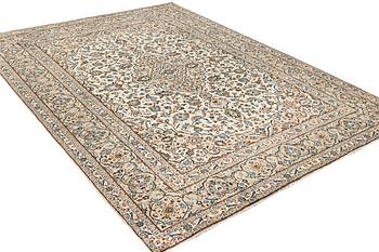 A Keshan carpet, a. 395 x 286 cm.