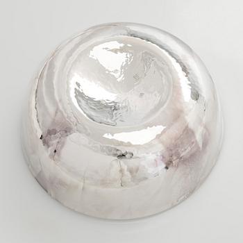 A. Tillander, malja, sterlinghopeaa ja emalia. Turku 2005.