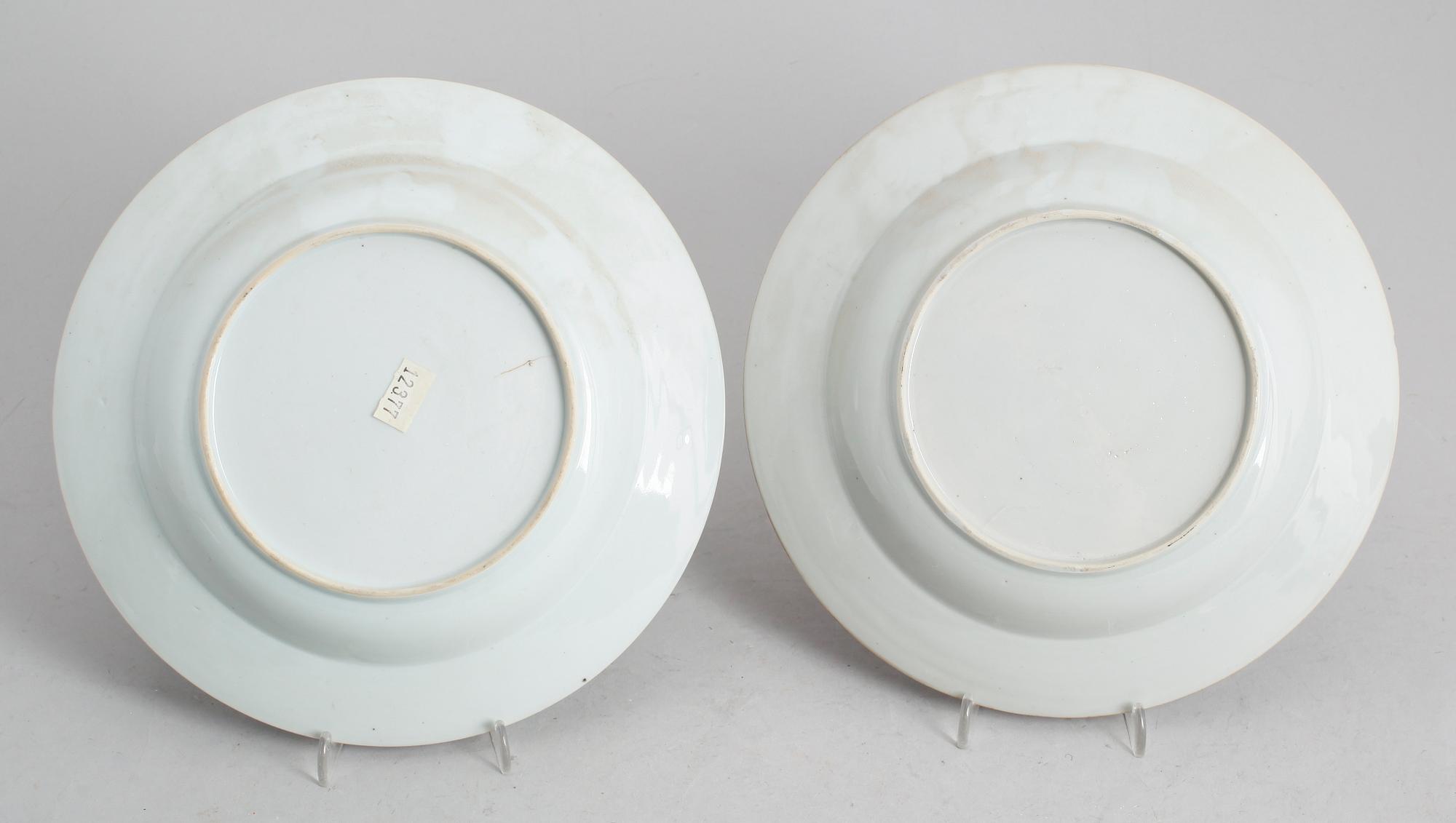 TALLRIKAR, 1 par, porslin, Kina, 1700-tal.