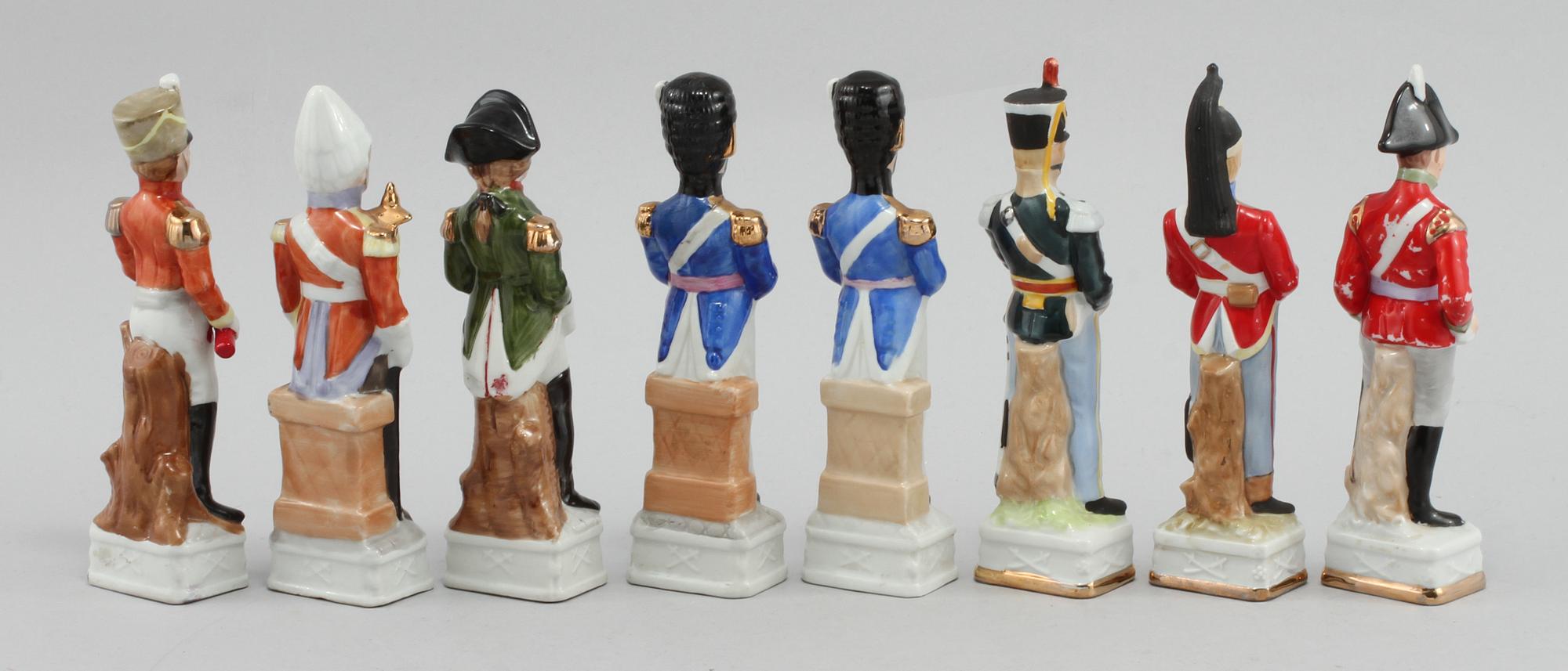 FIGURINER, 8 st, porslin, 1900-talets andra hälft.