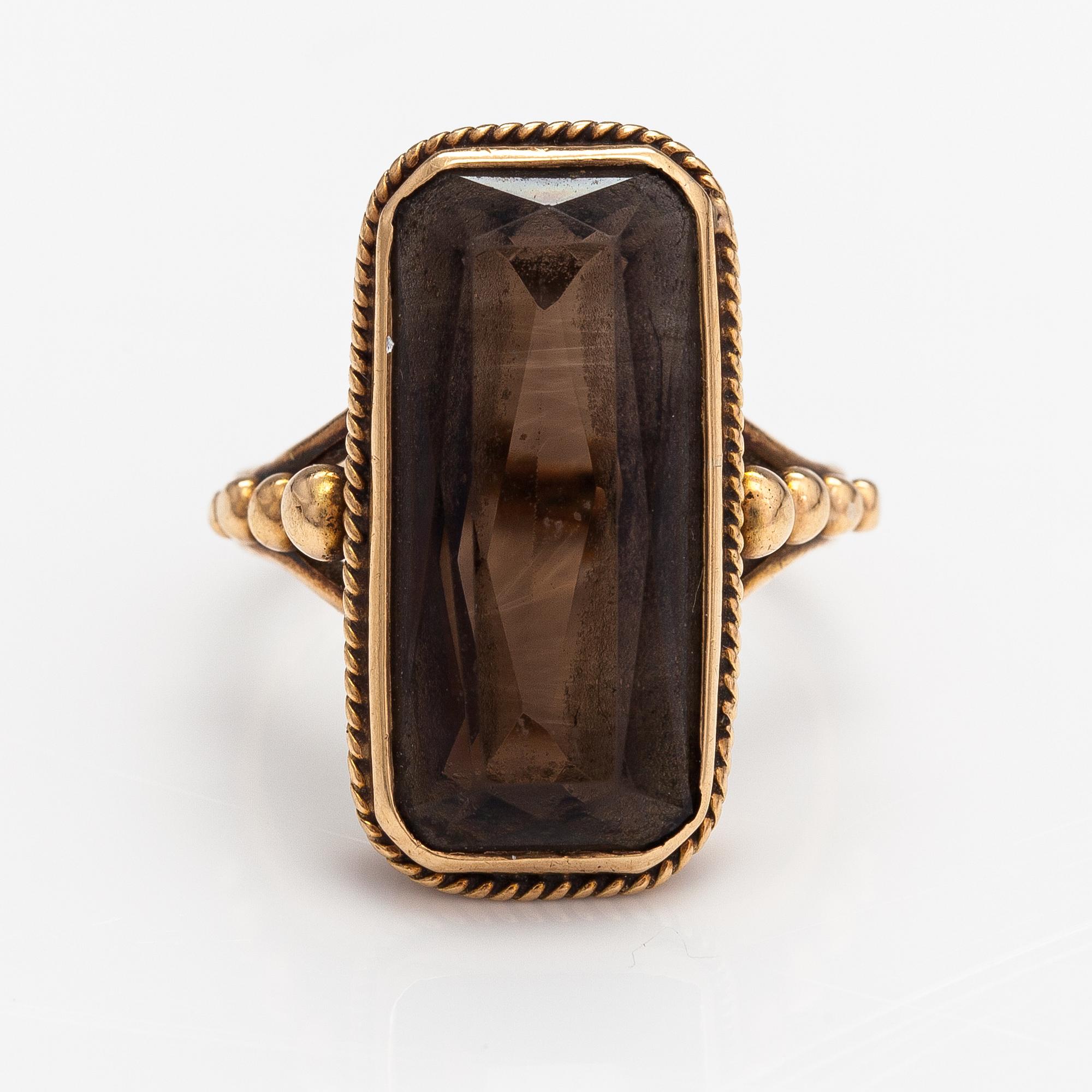 A 14K gold ring with a smoaky quartz. Asser Peltonen, Vantaa.
