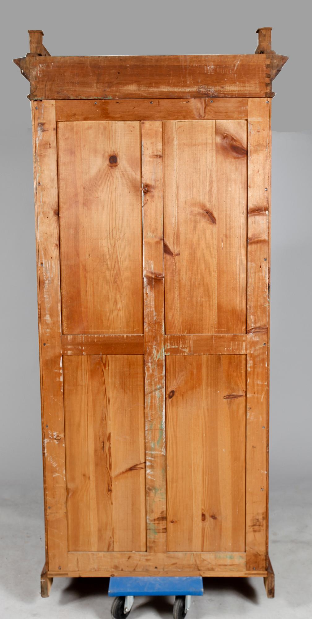 GARDEROBSSKÅP, jugend, tidigt 1900-tal.