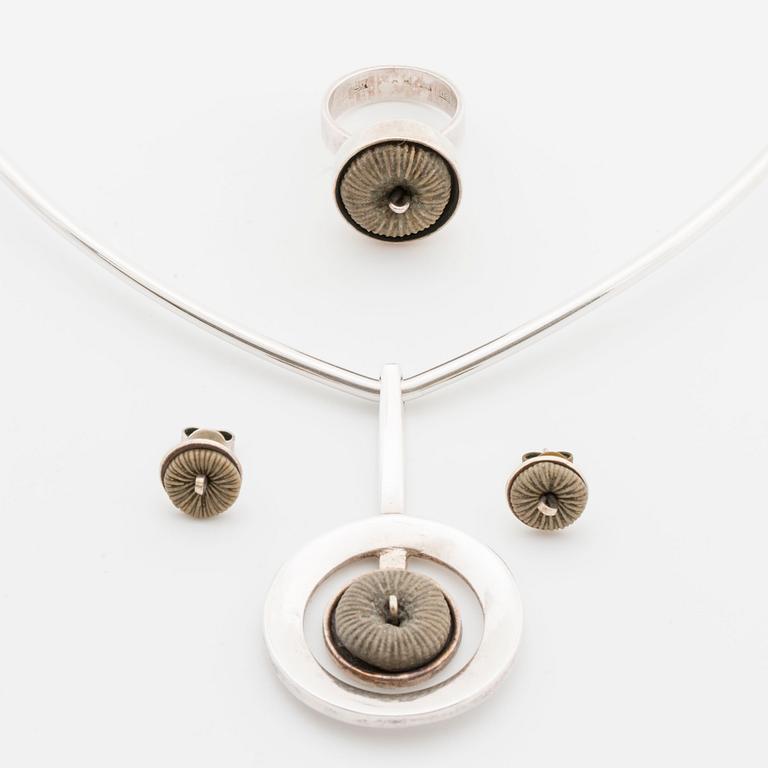 Collier with pendant, earrings and ring, "Fossil", silver with fossil. Ibe Dahlquist.