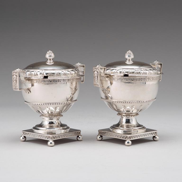 A pair of Swedish late 18th century silver sugar bowls and covers, mark of Pehr Zethelius, Stockholm 1780 and 1781.