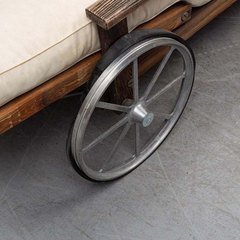 ELSA STACKELBERG, a contemporary sunbed, Fri Form.