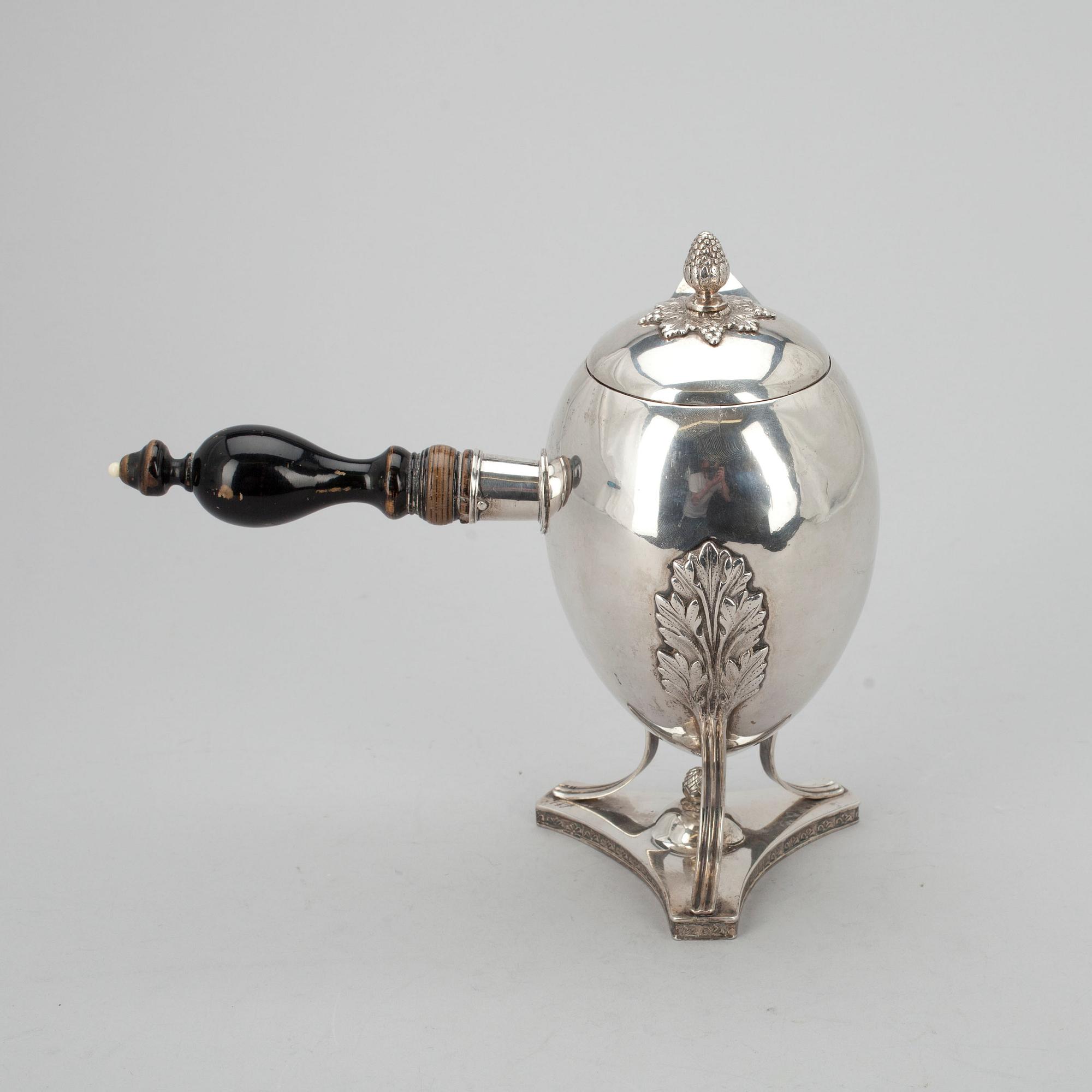 KAFFEKANNA, silver, empire, Gustav Israel Lyberg Eksjö 1827. Vikt 551 g.