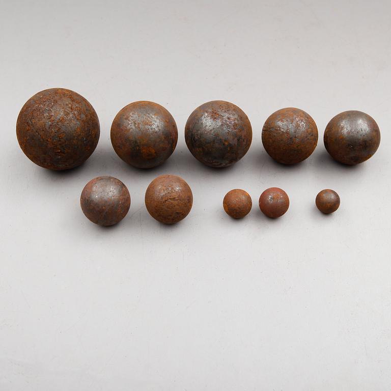 KANONKULOR, 10 st, järn, sannolikt 1700-tal.