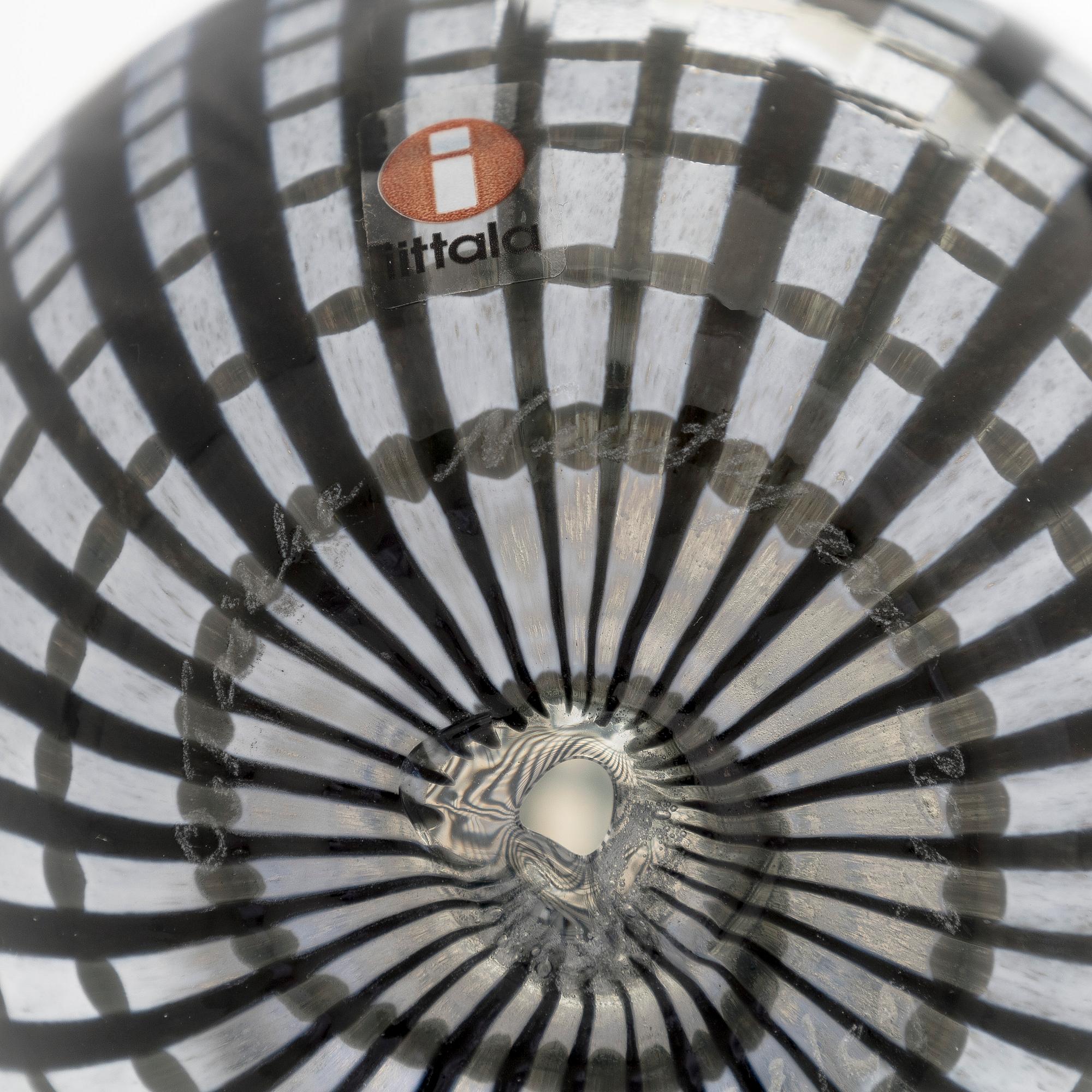 Oiva Toikka, An annual egg, 'Mirella's egg',  signed O. Toikka Nuutajärvi 2012, 65/750.