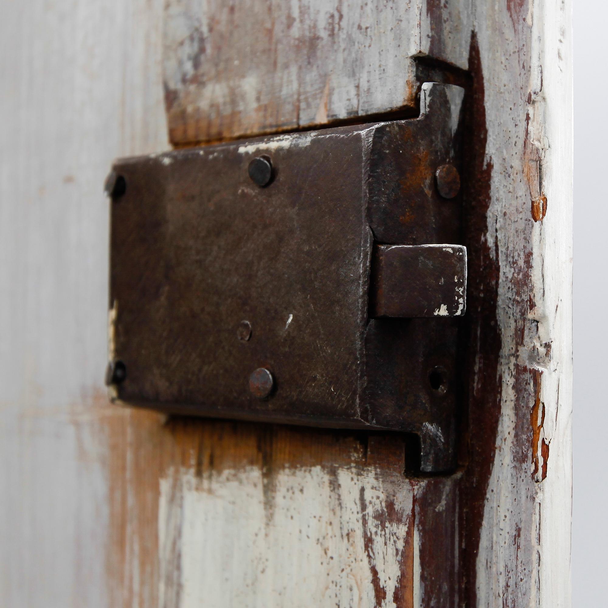 HÖRNSKÅP, allmoge, omkring år 1800.