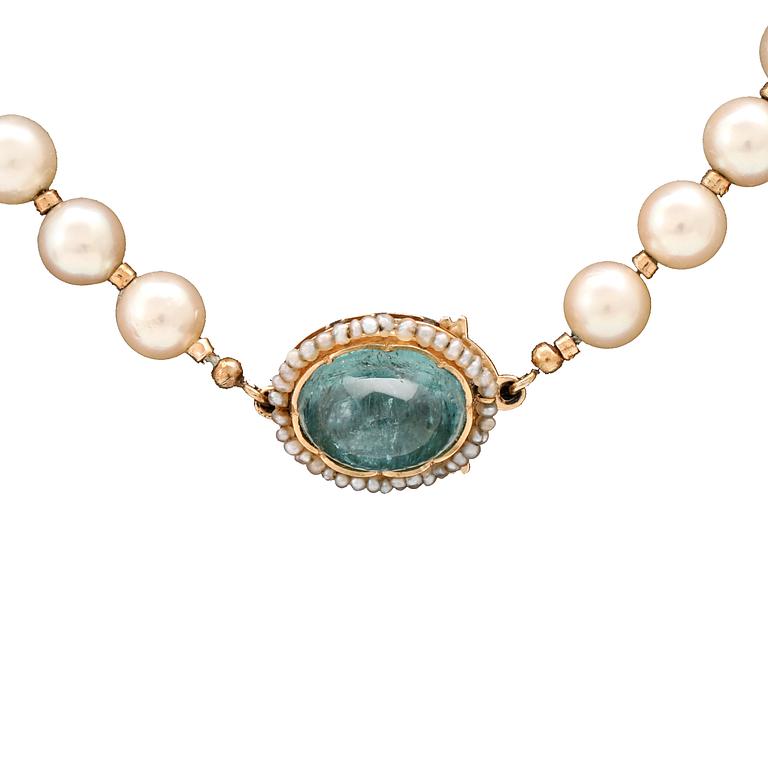 A necklace of cultured pearls, clasp of 18K gold, cabochon cut aquamarine and seed pearls, Atelier Ajour Stockholm 1963.