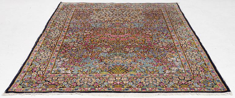 Matta, Kirman, ca 305 x 200 cm.