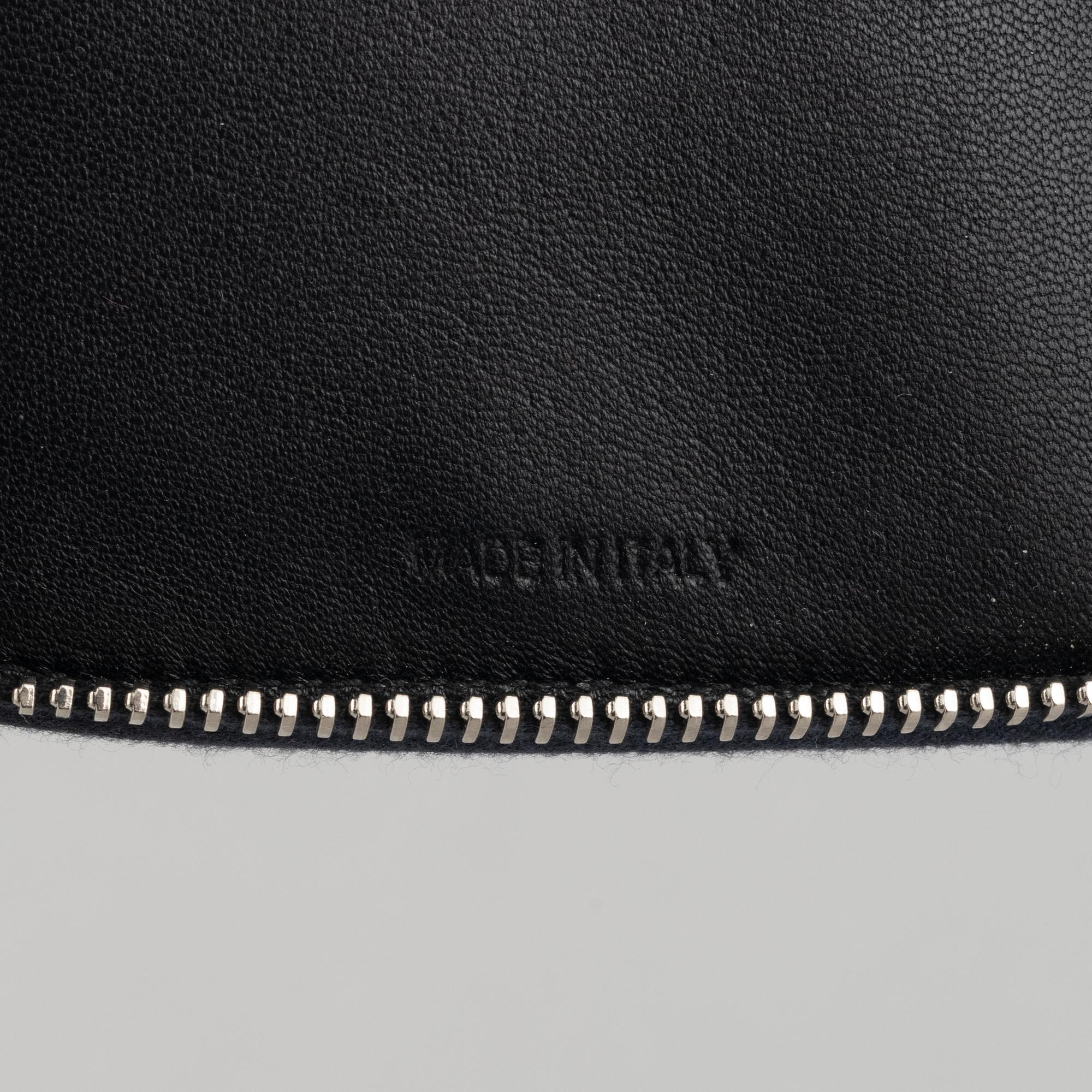 Prada, tie-case.