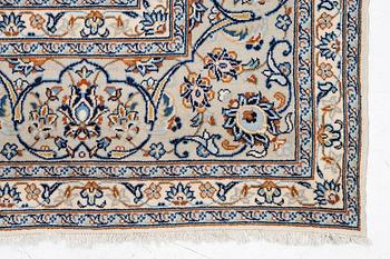 Matta, Keshan, ca 408 x 392 cm.