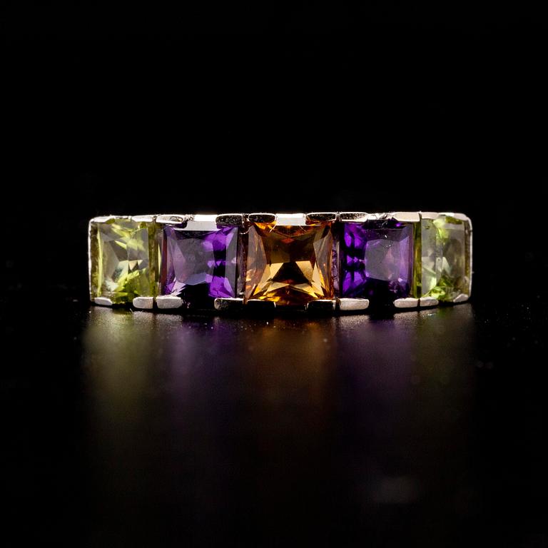 RING, vitguld 14K, fasettslipade ametister, citrin, turmaliner. tot. 3,14 ct. Vikt 5,8 g.