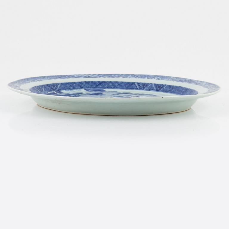 Servisdelar, 45 st, porslin, Kina, mestadels Qianlong (1736-95).