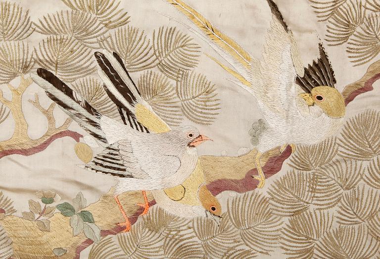 DRAPERI, sidenbroderi, Kina, 1800-/1900-tal, ca 237 X 180 cm.