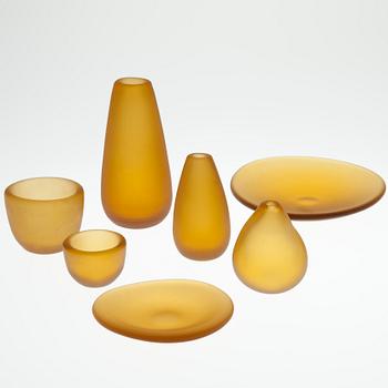 91. Nanny Still, ART GLASS, 7 PIECES. Amber-series. Signed Nanny Still, Riihimäen Lasi Oy.