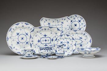 KAFFESERVIS, 32 delar, porslin, "Musselmalet", Royal Copenhagen.