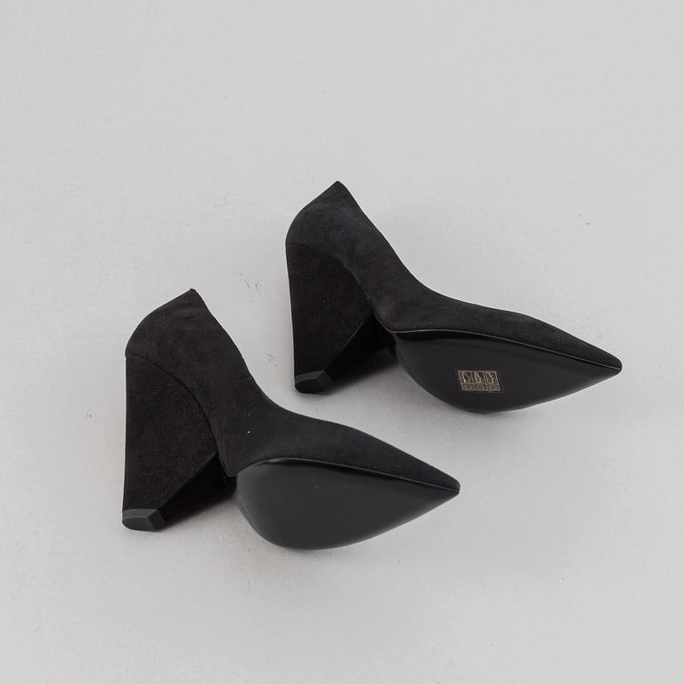 Yves Saint Laurent, a pair of black suede shoes, size 36½.