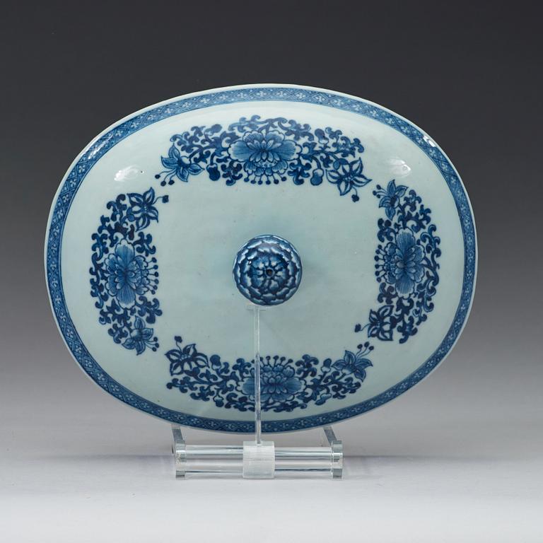 TERRIN med LOCK och FAT, kompaniporslin. Qingdynastin, Qianlong (1736-95).