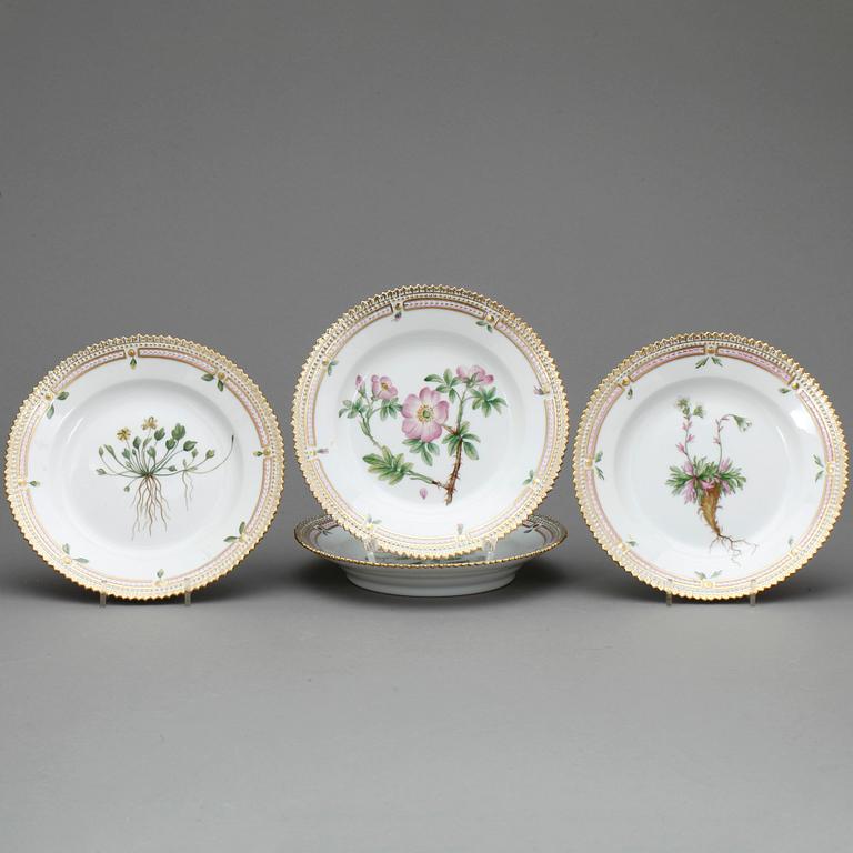 ASSIETTER, 4 stycken, porslin. "Flora Danica", Kunglig Dansk, 1900-tal.
