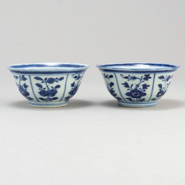 A pair of blue and white bowls, Qing dynasty, Jiaqing (1796-1820).