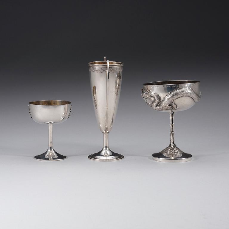 PRISPOKALER, tre stycken, silver. Chicheong och Sing Fat, Kina, 1900-talets början.