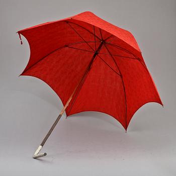 PARASOLLER, 8 st, samt DOMPTÖRPISKA, 1900-tal.