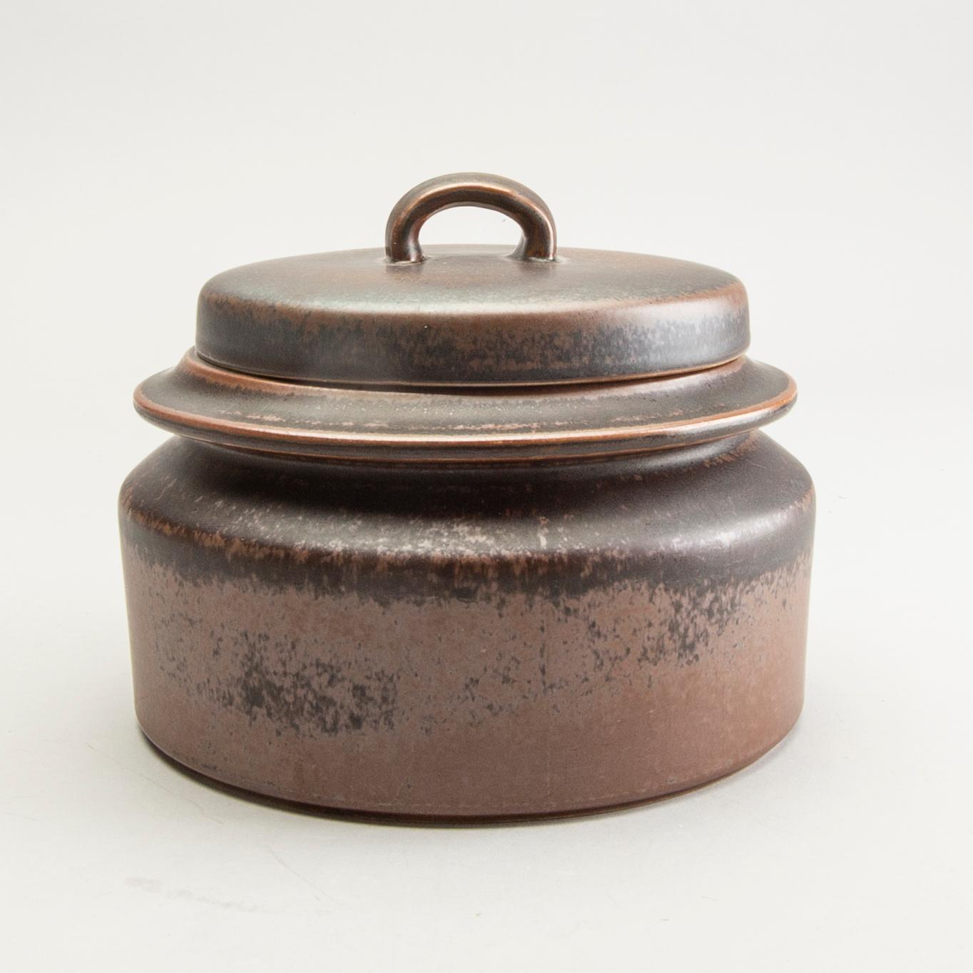 Ulla Procopé, servis 115 delar "Ruska" Arabia stengods sent 1900-tal.
