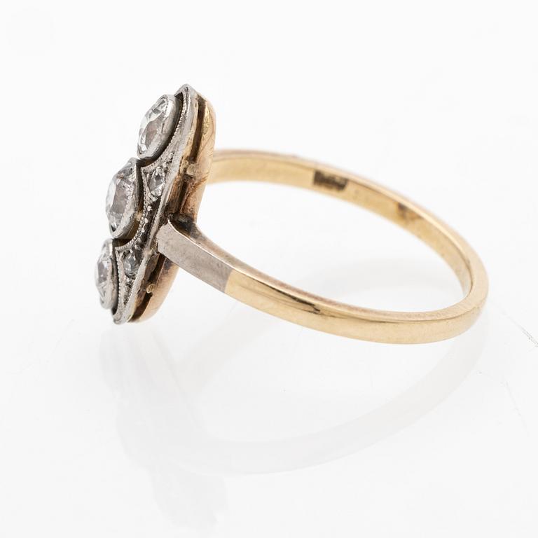 Ring Art Déco av 14K guld och platina med diamanter.