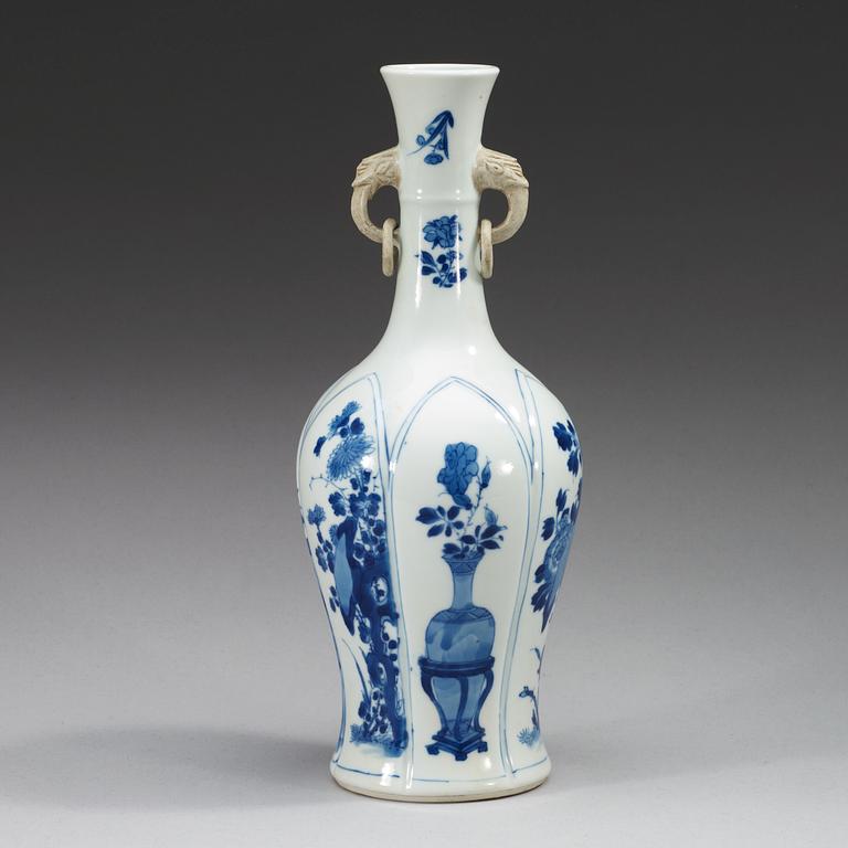 A blue and white vase, Qing dynasty, Kangxi (1662-1722).