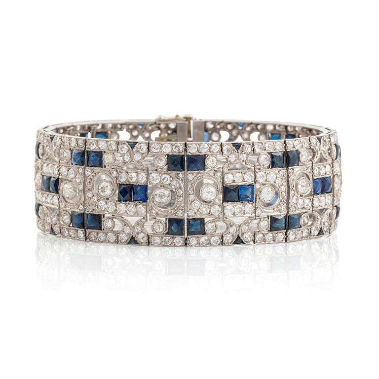 Armband platina med gammalslipade diamanter och trappslipade safirer.