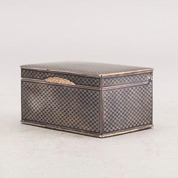 A Russian 19th century silver and niello box assayers mark Nikolai Lukich Dubrovin Moscow 1831, weight 239 gr.