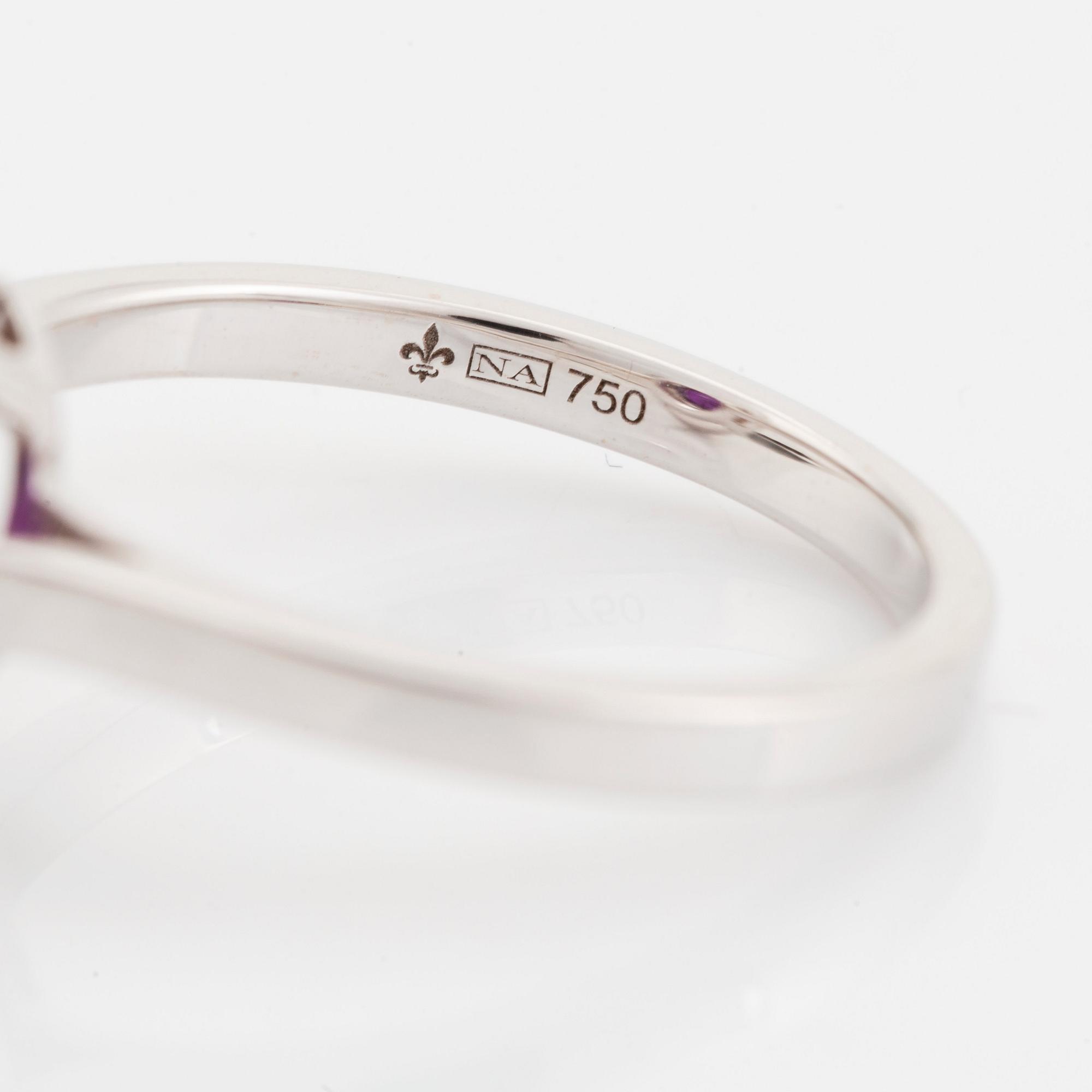 An 18K white gold ring set with a faceted ruby.