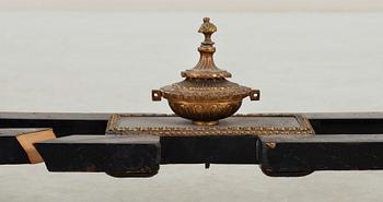 SKRIVMÖBEL, eklektisk stil, omkring sekelskiftet 1900.