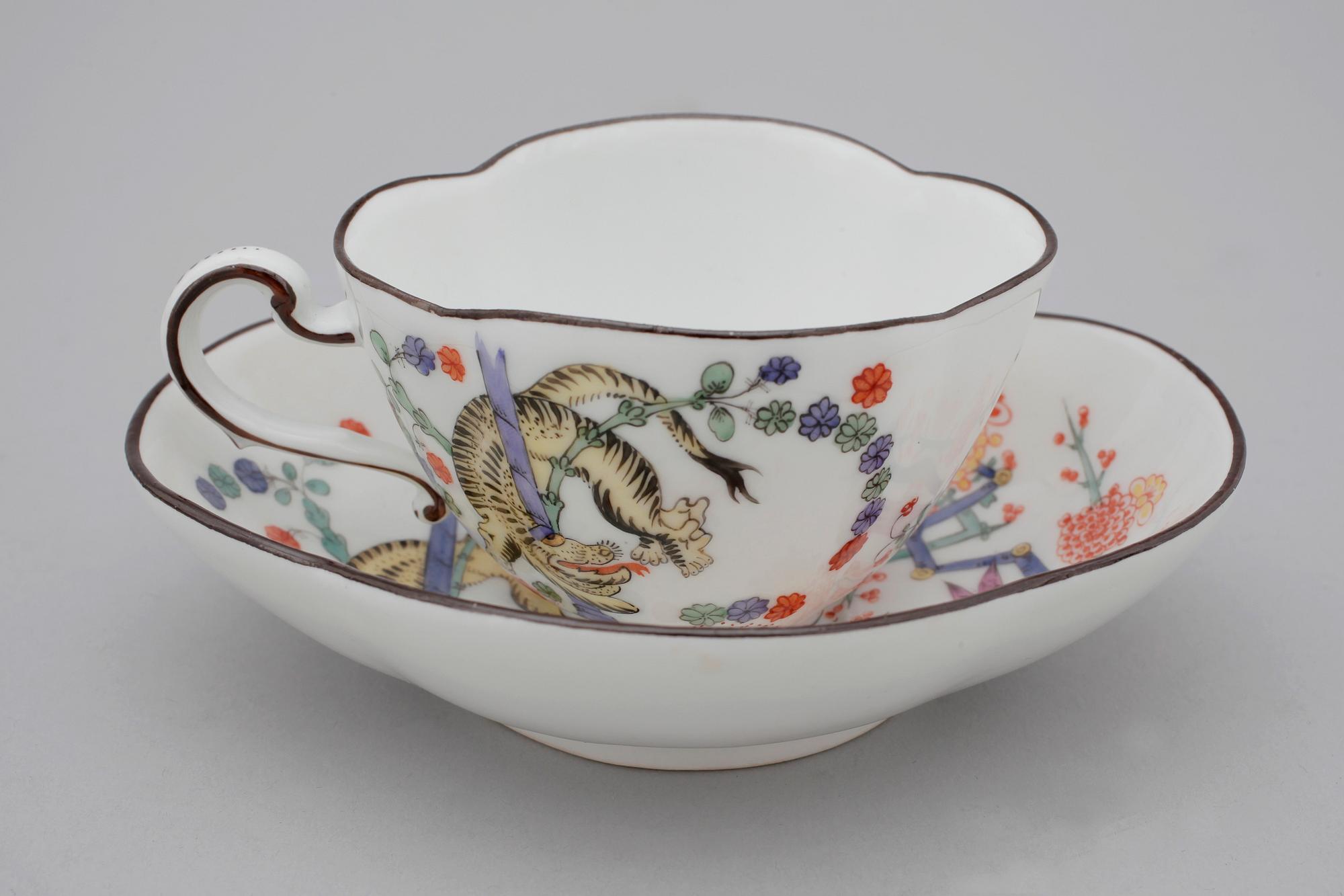 KAFFEKOPPAR MED FAT, 6+2 st. Porslin, Meissen. 1900-tal.