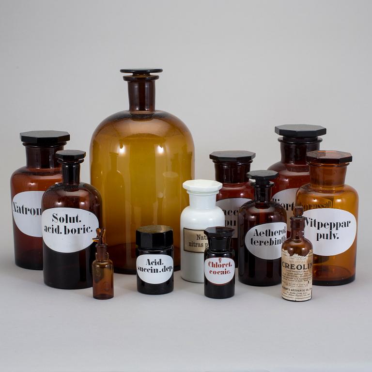 APOTEKSFLASKOR, 12 st, glas, 1900-talets första hälft.
