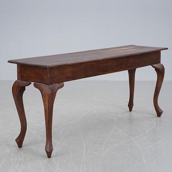 SKRIVBORD, barockstil, 1900-talets andra hälft.