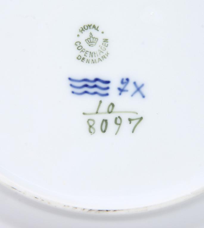 MATSERVISDELAR, 46 st, porslin, "Blå blomst", Kongl Dansk.