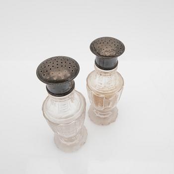 Gustaf Möllenborg, Bordssurtout, silver, för 2 karaffer samt 2 ströare, Stockholm, 1831.