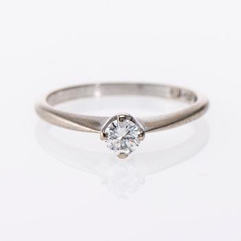 RING, 18K vitguld, A. Tillander, briljantslipad diamant ca 0,25 ct. Vikt 2,7 g.