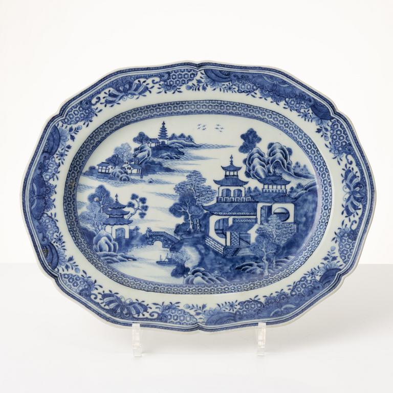 Stekfat, kompaniporslin. Qingdynastin, Qianlong (1736-95).